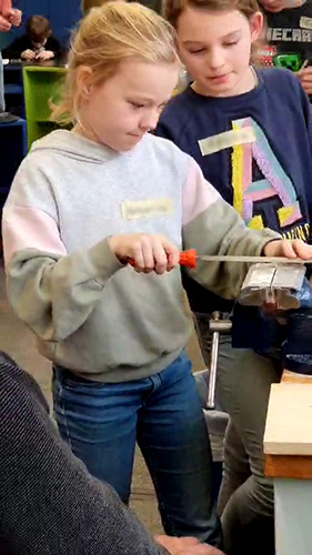 Hector-Kinderakademie - Wie funktioniert ein Elektromotor?